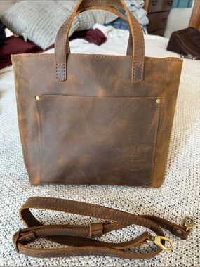 Canyon Leather crossbody Bag with Front Pocket